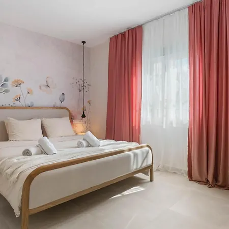 Apartament Old Town Gem With Terrace By Costarentals *